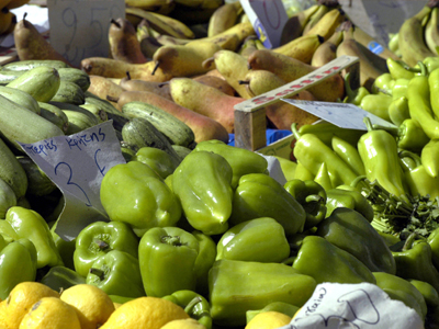 Μείωση του ΦΠΑ ή του εμπορικού κέρδους το «φάρμακο» κατά της ακρίβειας