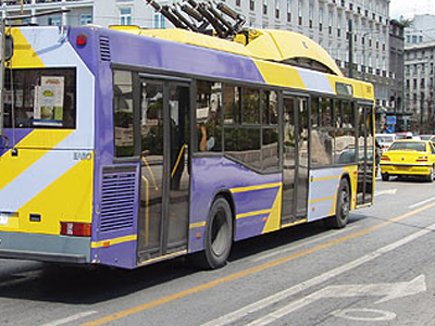 Γυναίκα παρασύρθηκε από τρόλεϊ