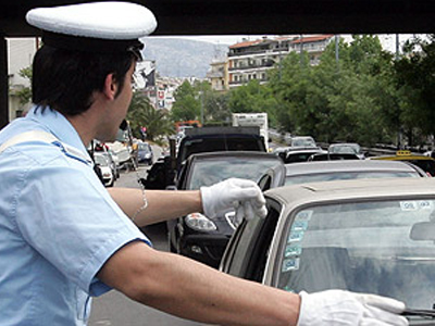 Καραμπόλα εννιά οχημάτων στα Μέγαρα