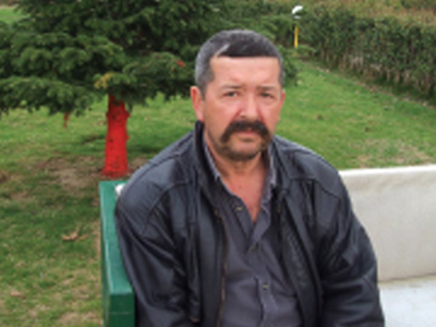 “Έφαγε” πρόστιμο γιατί κρέμασε στο τιμόνι σακούλα με ψητό κοτόπουλο!