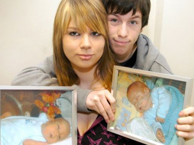 Γέννησε δίδυμα στα 15 της