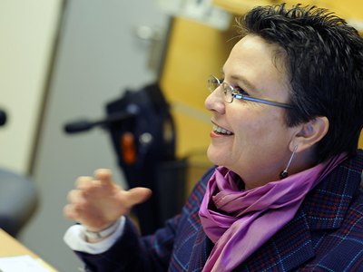 Υποψήφια στις Σέρρες η ευρωβουλευτής Ευαγγελία Τζαμπάζη;