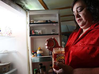 Πήρε 60 κιλά τρώγοντας… στον ύπνο της!