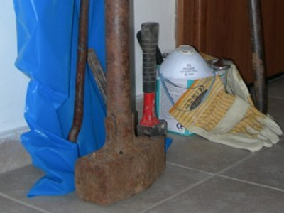 Ληστής χτύπησε στο κεφάλι 72χρονη… με βαριοπούλα