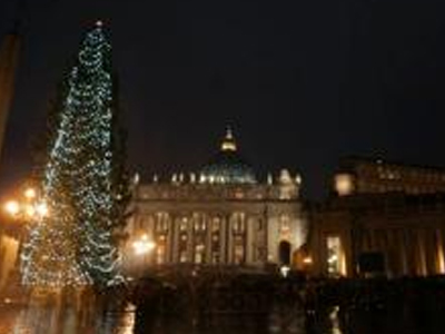 Άναψε το δέντρο στο Βατικανό