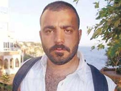 «Γάζωσε» τον ομοφυλόφιλο γιό του