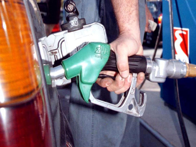 Έβαλαν πλαφόν και ακριβαίνουν τα καύσιμα