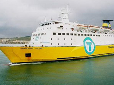 Πρόσκρουση πλοίου στο λιμάνι της Σάμου