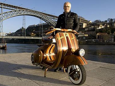 Μια Vespa φτιαγμένη από ξύλο