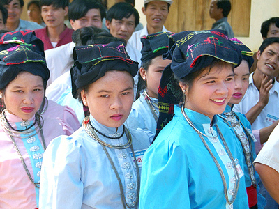 Παντρεύονται για να σωθούν από τη φτώχια