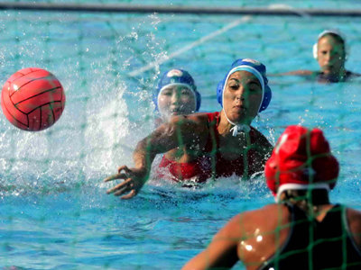 Ισοφάρισε σε 2-2 τους τελικούς ο Ολυμπιακός, 10-6 τη Βουλιαγμένη