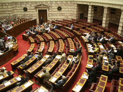 Αίρεται το ασυμβίβαστο των βουλευτών