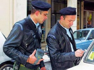 Καταγγελία ΠΑΣΟΚ για παρενόχληση αφισοκολλητών από την Αστυνομία