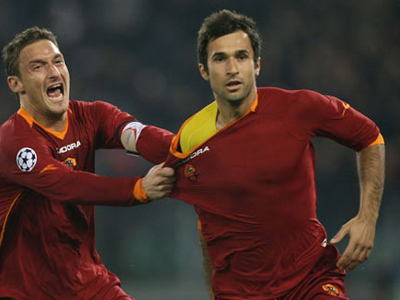 «Έδεσε» Vucinic έως το 2013 η Roma