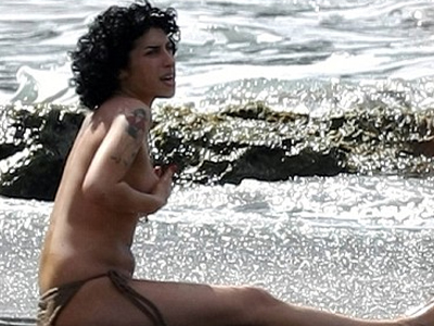 Η Έιμι Γουάινχαους… topless