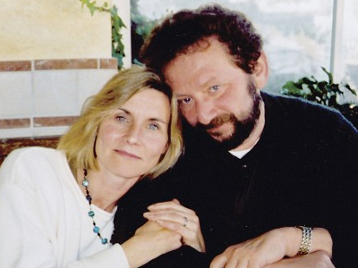 Έγινε φίλη με τον άνδρα που απέκτησε το πρόσωπο του συζύγου της