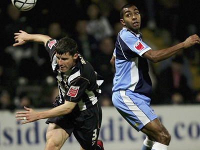 Φίλαθλος πήρε τη θέση του διαιτητή!