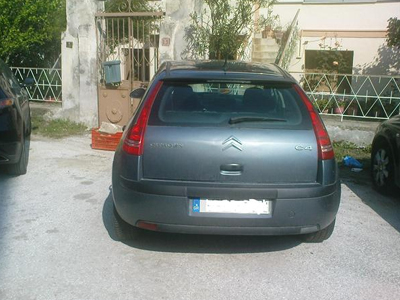 Λαθρομετανάστες και διακινητής στα χέρια της Αστυνομίας