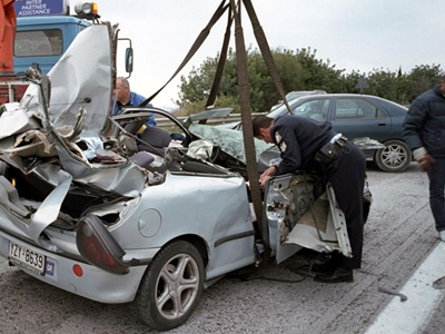 Έπεσε σε χαράδρα 150 μέτρων