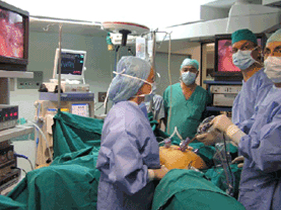 Ποινή 12 μηνών στον γυναικολόγο που ξέχασε σπάτουλα σε κοιλιά ασθενούς