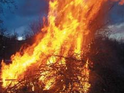 Ιερέας απανθρακώθηκε επιχειρώντας να κάψει ξερά χόρτα