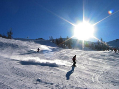 Εκατοντάδες εγκλωβισμένοι από χιονοστιβάδες στις Άλπεις