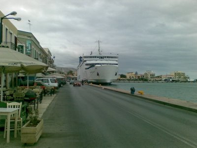 Πλοίο προσέκρουσε στο λιμάνι της Χίου