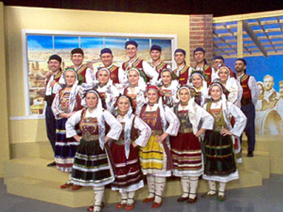 «Ας κρατήσουν οι χοροί…»