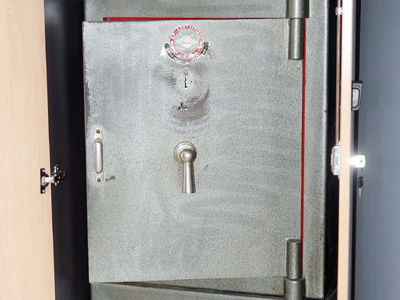 Έκλεψαν χρηματοκιβώτιο και δεν κατάφεραν να το ανοίξουν