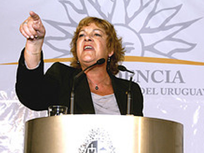 Υπουργός έβαλε στο Facebook φωτογραφία της από το ντους