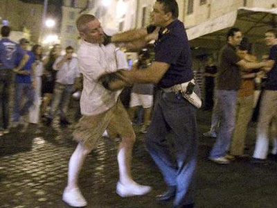 Βρετανοί τουρίστες τραυμάτισαν επιχειρηματία