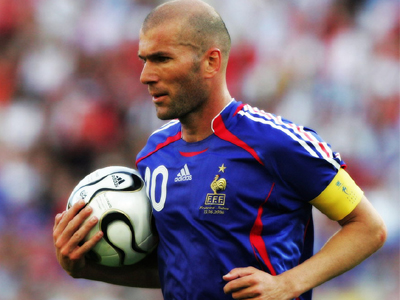 «Ντριπλάρει» στην πολιτική ο Ζιντάν