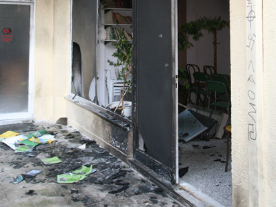 Μολότοφ σε γραφεία ΝΔ και ΠΑΣΟΚ