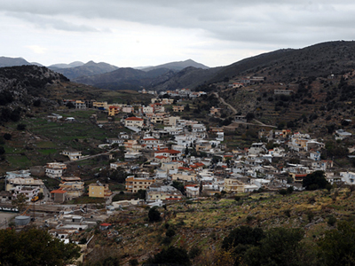 Κυνήγησαν τους αστυνομικούς με μαγκούρες στα Ζωνιανά