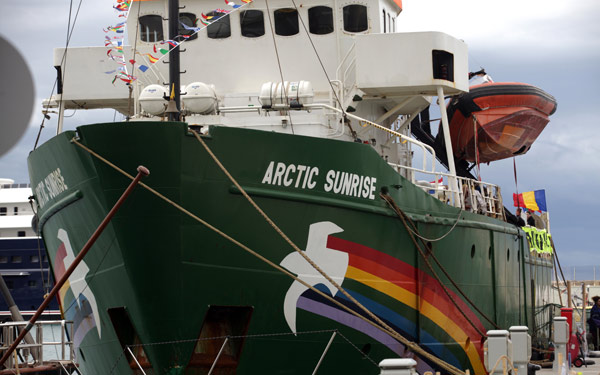 Στον Φλοίσβο το παγοθραυστικό Arctic Sunrise