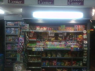 Άρπαξαν σοκολάτες και τσιγάρα