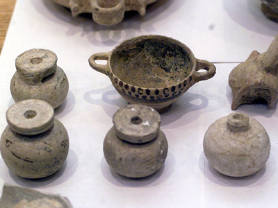 Κατήγγειλε τη μητέρα του για αρχαιοκαπηλία