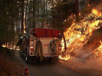 Συνεχίζει να απειλείται το Εθνικό Πάρκο Γιοσέμιτι των ΗΠΑ από πυρκαγιά