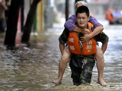 Ξεπέρασαν τους 130 οι νεκροί από τις πλημμύρες στην Κίνα