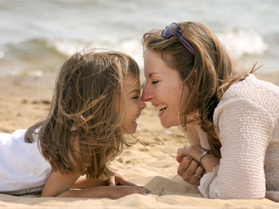 Γύρισε τον κόσμο για να αποκτήσει κόρη