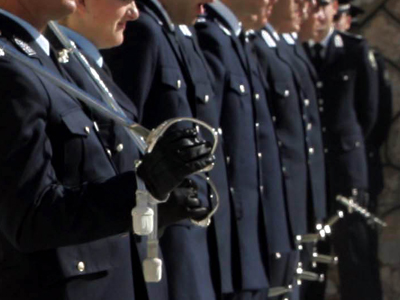 Η Αστυνομία σκοτώνει τη γλώσσα