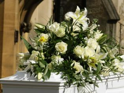 Πήγαινε στις κηδείες για το φαγητό