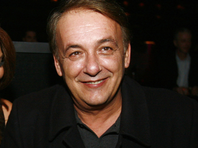 Το Πάσχα του Μικρούτσικου στη Μήλο με ξανθιά συνοδό