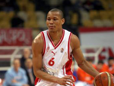 Παρελθόν από την Αρμάνι ο Άκερ