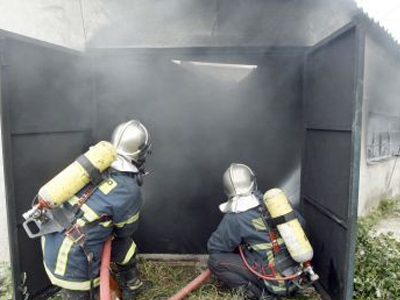 Υπό έλεγχο η φωτιά στο εργοστάσιο