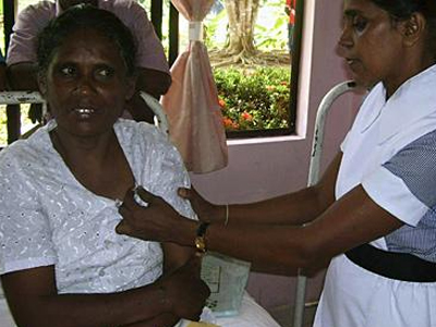 Έχωνε καρφιά στο σώμα της