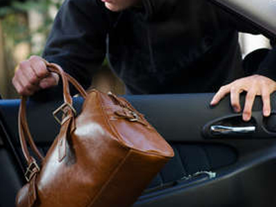 Της άρπαξαν την τσάντα