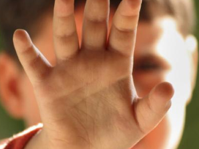 «Νοίκιαζαν» τα παιδιά τους σε παιδόφιλους