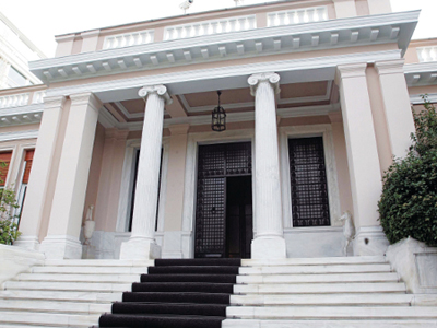 Ξεκίνησε η σύσκεψη στο Μαξίμου για το φορολογικό