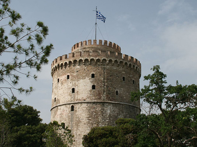 Προσπάθησαν να αναρτήσουν πανό στο Λευκό Πύργο